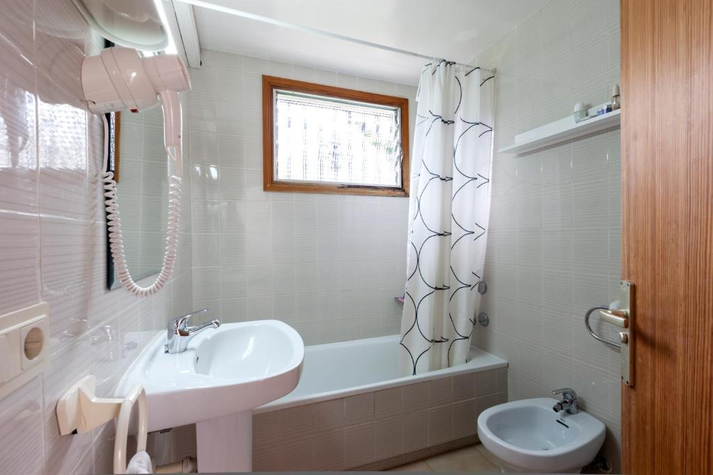 Apartamentos Leo Port de Pollença Quarto foto